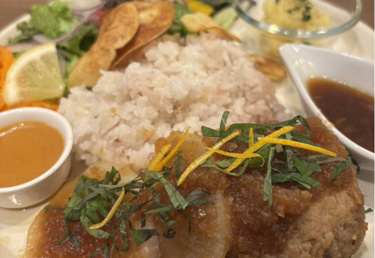 【月替わりLUNCH PLATE】柚子香る豆腐ハンバーグ大根みぞれ煮込み