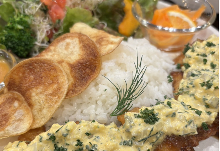 【月替わりLUNCH PLATE】ディル香る自家製タルタルのチキン南蛮